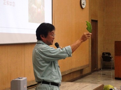 鈴木講師によるクイズ形式の講演